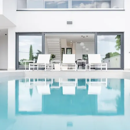 Moderne Xema Am Meer- Magischer Blick By Interhome Dramalj